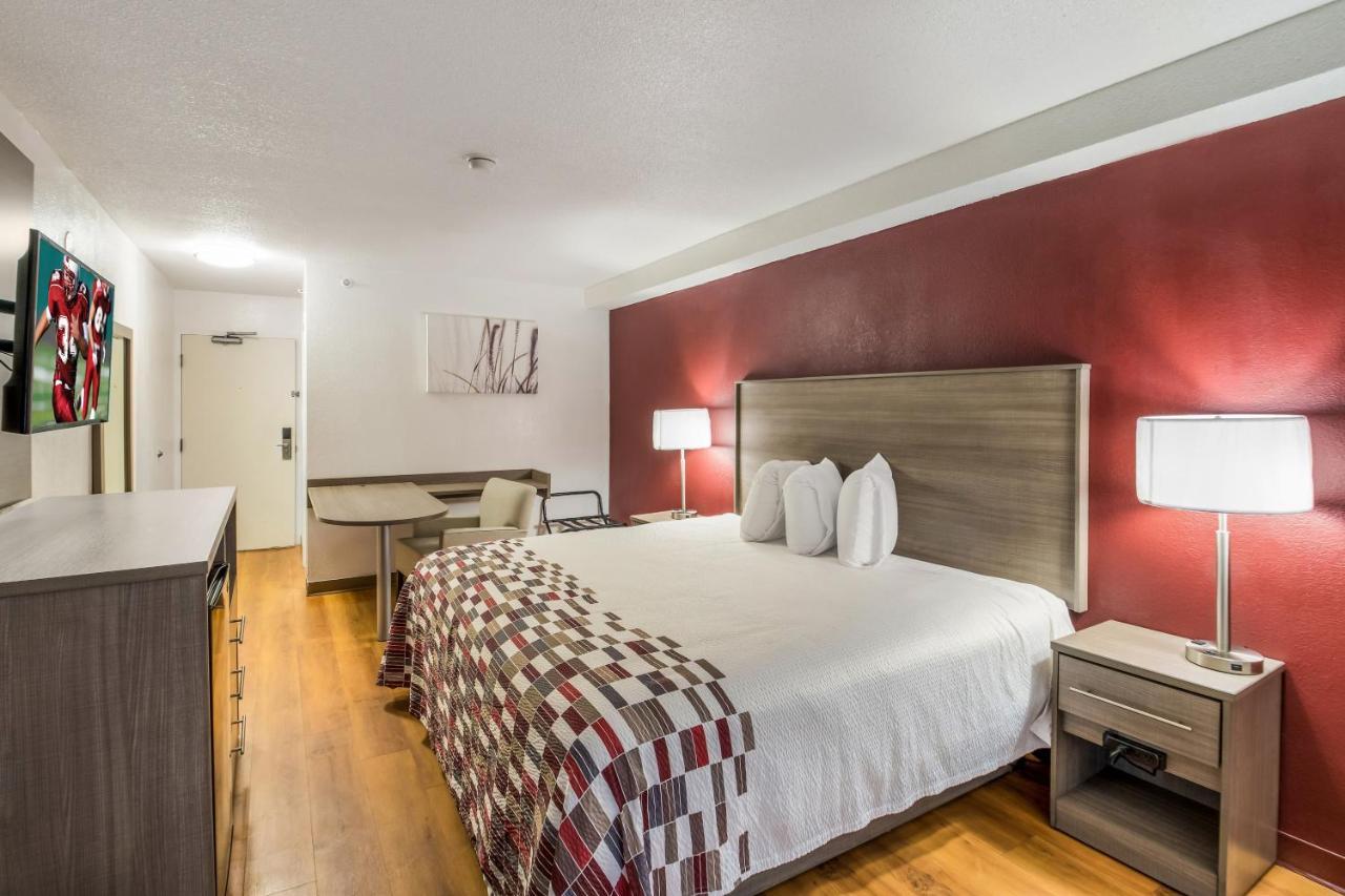 Superior King Room – Disability Access Non-Smoking